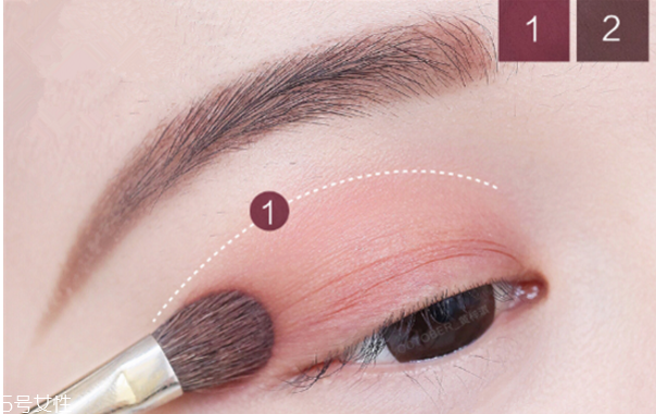 穿旗袍化什么妝 復古眼妝教程