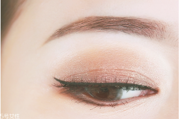 漸層眼影的畫(huà)法 漸層眼影畫(huà)法步驟圖