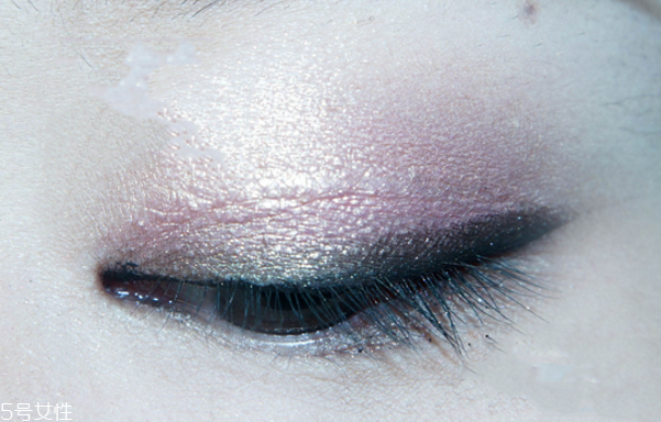 漸層眼影的畫(huà)法 漸層眼影畫(huà)法步驟圖
