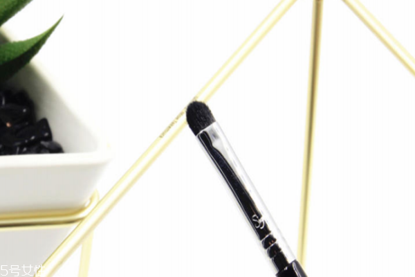 眼影刷有哪幾種 3種刷頭煥亮雙眼 眼影刷有哪幾種 3種刷頭煥亮雙眼