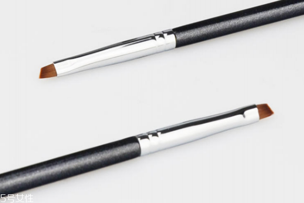 眼影刷有哪幾種 3種刷頭煥亮雙眼 眼影刷有哪幾種 3種刷頭煥亮雙眼