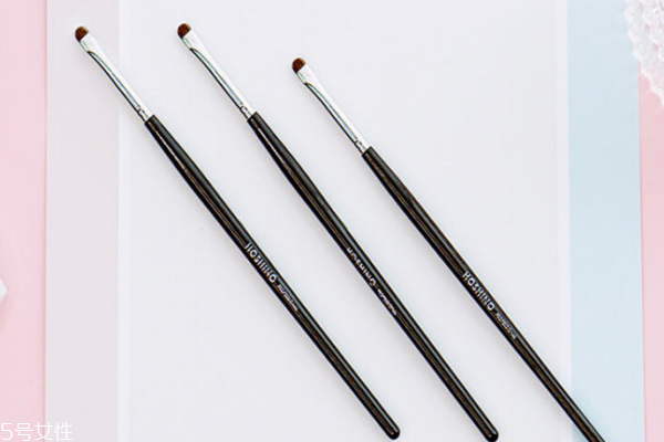 眼影刷有哪幾種 3種刷頭煥亮雙眼 眼影刷有哪幾種 3種刷頭煥亮雙眼
