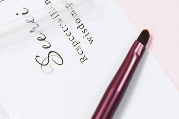 眼影刷有哪幾種 3種刷頭煥亮雙眼 眼影刷有哪幾種 3種刷頭煥亮雙眼