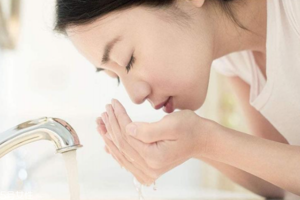 大學(xué)女生護膚誤區(qū) 自查下你有么 大學(xué)女生護膚誤區(qū) 自查下你有么