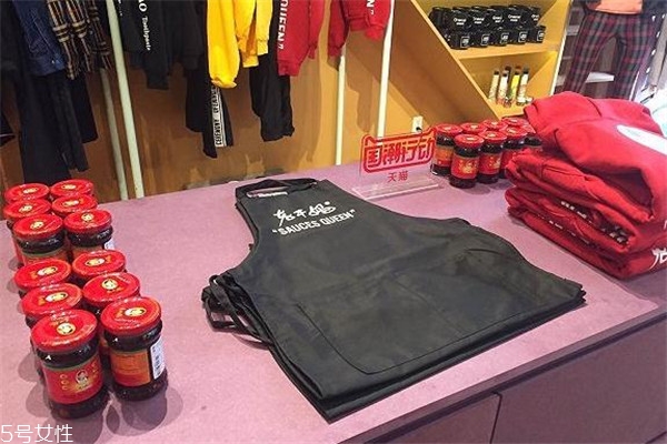 老干媽衛(wèi)衣多少錢 紐約時(shí)裝周爆款 老干媽衛(wèi)衣多少錢 紐約時(shí)裝周爆款