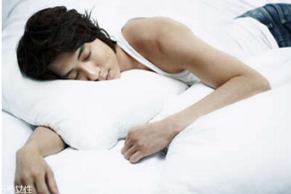 側(cè)著睡對(duì)身體好嗎 側(cè)著睡對(duì)身體好嗎