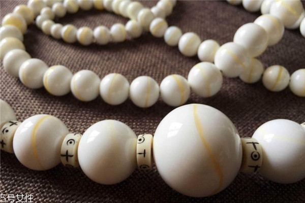 金絲硨磲真假對(duì)比 要學(xué)會(huì)辨別 金絲硨磲真假對(duì)比 要學(xué)會(huì)辨別