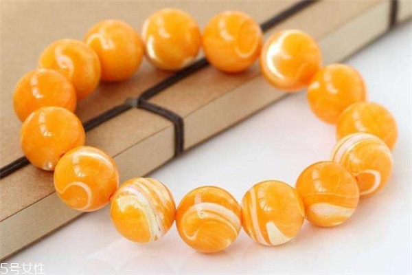 金絲硨磲的寓意 祈福保平安 金絲硨磲的寓意 祈福保平安