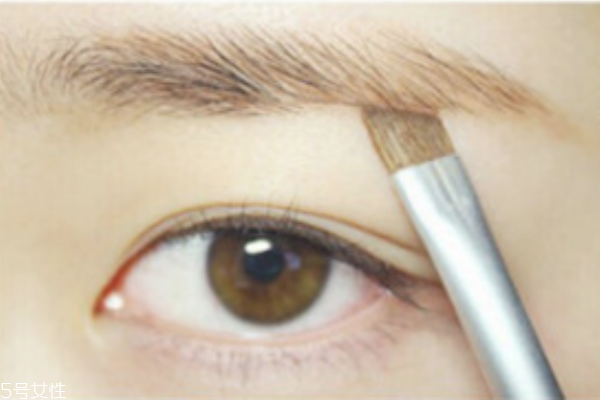韓式眼線的畫(huà)法步驟圖 韓式半包眼線畫(huà)法