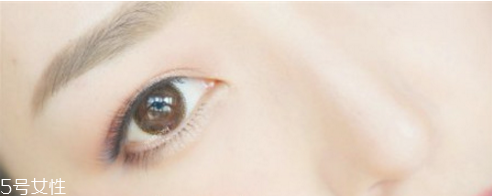 韓式眼線的畫(huà)法步驟圖 韓式半包眼線畫(huà)法