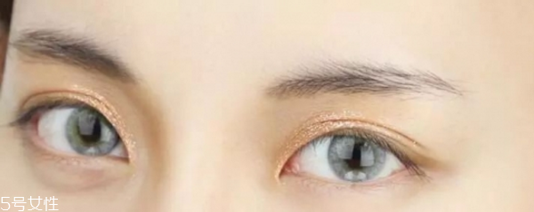 韓式眼線的畫(huà)法步驟圖 韓式半包眼線畫(huà)法
