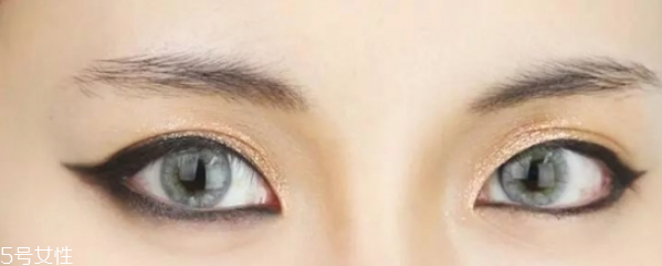 韓式眼線的畫(huà)法步驟圖 韓式半包眼線畫(huà)法