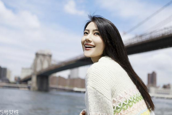 臉上有痘印怎么淡化 拒絕甜食和只化淡妝 臉上有痘印怎么淡化 拒絕甜食和只化淡妝