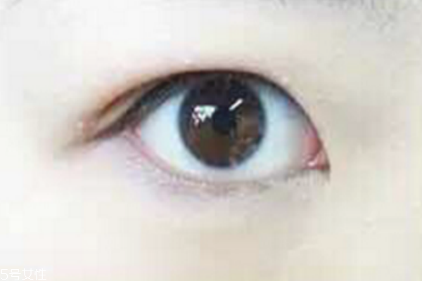 內(nèi)雙怎么畫(huà)眼線(xiàn)不暈染 內(nèi)雙眼線(xiàn)這樣畫(huà)