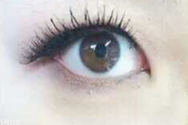 內(nèi)雙怎么畫(huà)眼線(xiàn)不暈染 內(nèi)雙眼線(xiàn)這樣畫(huà)