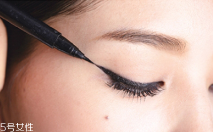單眼皮內(nèi)雙怎么畫(huà)眼線 單眼皮內(nèi)雙女生眼妝畫(huà)法技巧