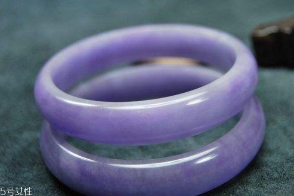 紫羅蘭翡翠手鐲真假 鑒別方法很簡單 紫羅蘭翡翠手鐲真假 鑒別方法很簡單
