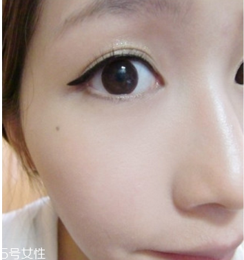 怎么快速學(xué)會(huì)化妝 最簡(jiǎn)單眼妝畫法教程 怎么快速學(xué)會(huì)化妝 最簡(jiǎn)單眼妝畫法教程