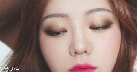 怎么快速學(xué)會(huì)化妝 最簡(jiǎn)單眼妝畫法教程 怎么快速學(xué)會(huì)化妝 最簡(jiǎn)單眼妝畫法教程