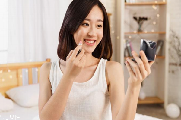 最簡(jiǎn)單的通勤妝畫法 通勤女王非你莫屬