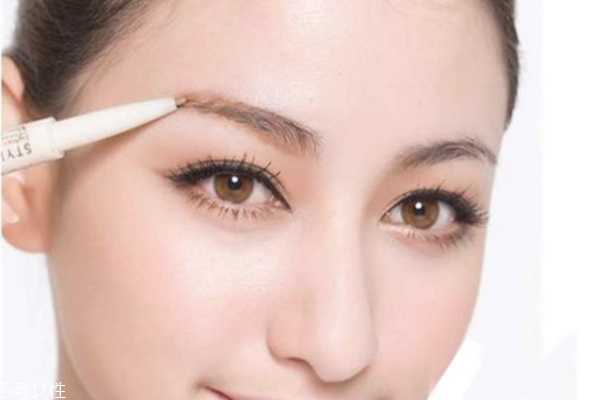 畫眉用眉筆好還是眉粉好 畫眉用眉粉還是眉筆 畫眉用眉筆好還是眉粉好 畫眉用眉粉還是眉筆