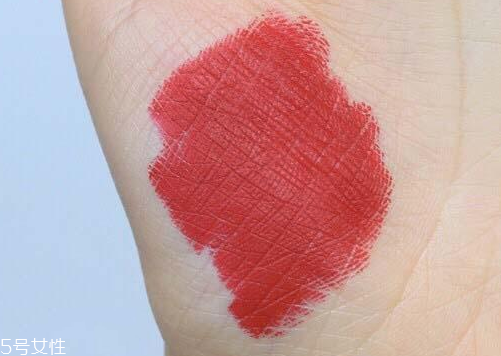 阿瑪尼啞光唇膏試色 奶茶色請鎖定這三支 阿瑪尼啞光唇膏試色 奶茶色請鎖定這三支