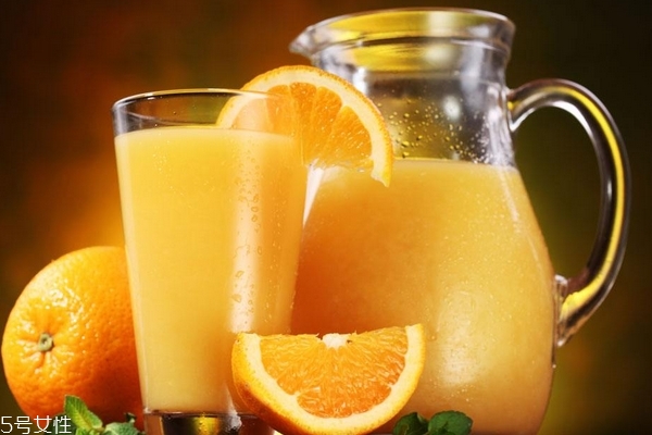 榨橙汁要加水嗎 適量加最好 榨橙汁要加水嗎 適量加最好