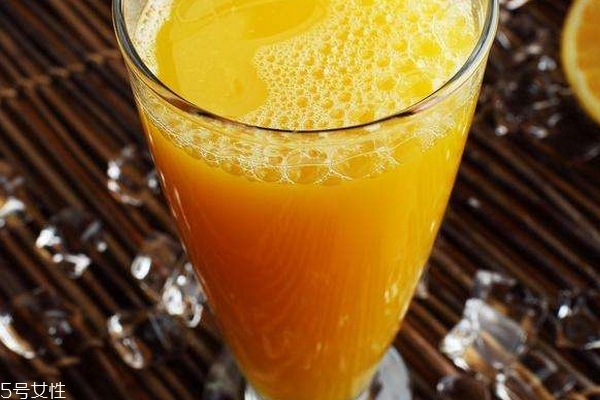 橙汁能和牛奶一起喝嗎 不要這樣做 橙汁能和牛奶一起喝嗎 不要這樣做
