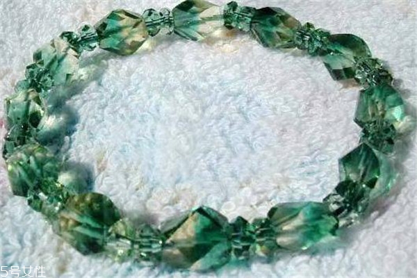 綠水晶的功效與作用 功能非常強(qiáng)大 綠水晶的功效與作用 功能非常強(qiáng)大