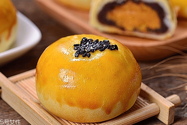 蛋黃月餅是整只蛋嗎 只有蛋黃部分 蛋黃月餅是整只蛋嗎 只有蛋黃部分