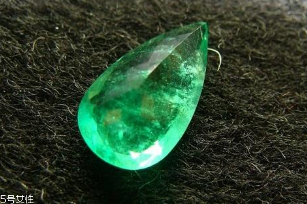 祖母綠一克拉多少錢 價(jià)位相差很大 祖母綠一克拉多少錢 價(jià)位相差很大