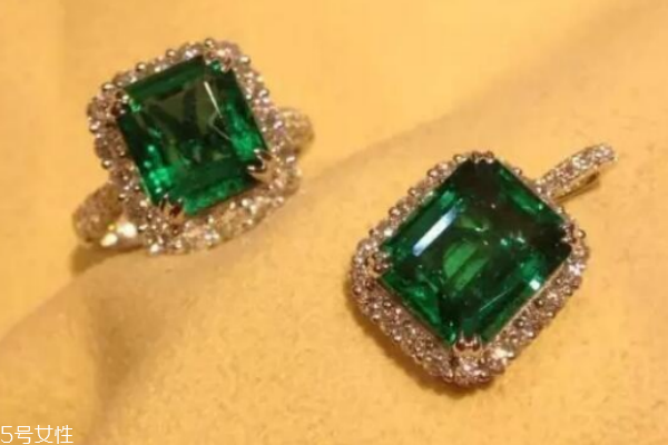 祖母綠和翡翠哪個值錢 看具體成色 祖母綠和翡翠哪個值錢 看具體成色