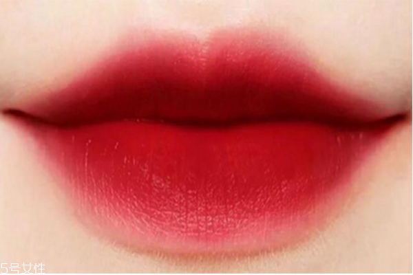 啞光口紅是不是很干 口紅啞光和滋潤的區(qū)別 啞光口紅是不是很干 口紅啞光和滋潤的區(qū)別