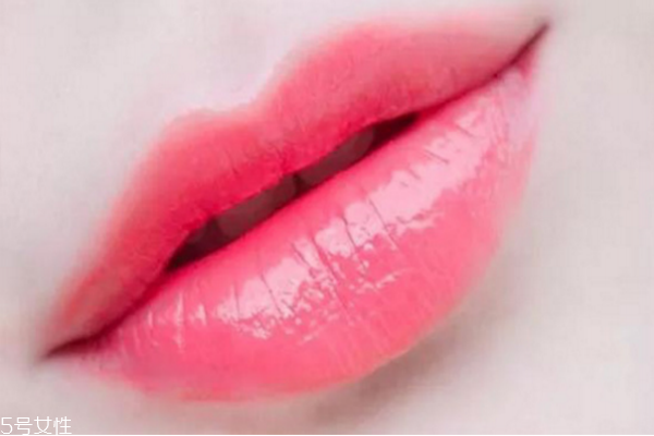 啞光口紅是不是很干 口紅啞光和滋潤的區(qū)別 啞光口紅是不是很干 口紅啞光和滋潤的區(qū)別