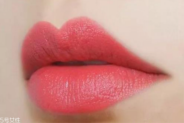 啞光口紅是不是很干 口紅啞光和滋潤的區(qū)別 啞光口紅是不是很干 口紅啞光和滋潤的區(qū)別