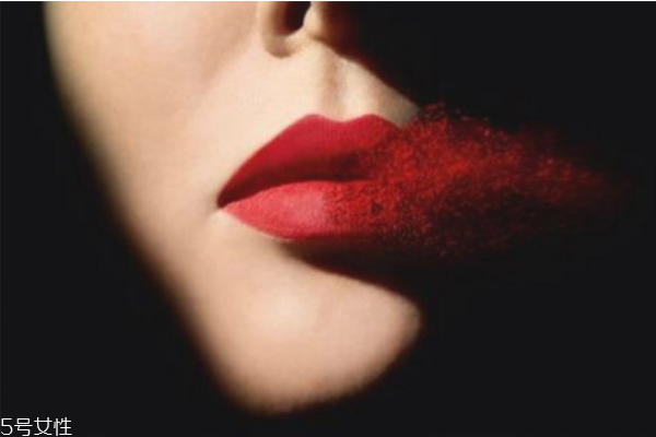 啞光口紅是不是很干 口紅啞光和滋潤的區(qū)別 啞光口紅是不是很干 口紅啞光和滋潤的區(qū)別