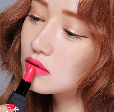 啞光口紅是不是很干 口紅啞光和滋潤的區(qū)別 啞光口紅是不是很干 口紅啞光和滋潤的區(qū)別
