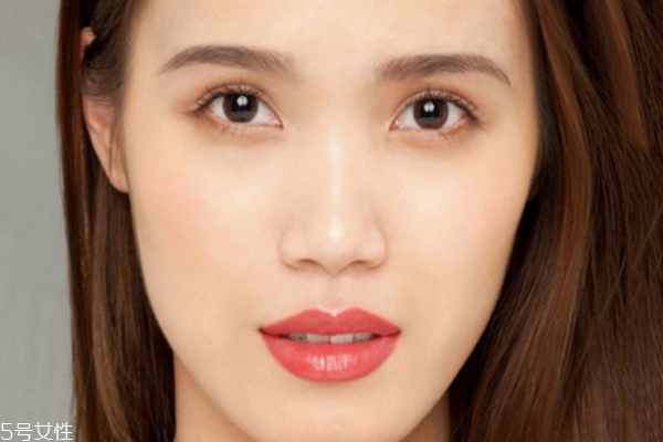 口紅霧面和鏡面的區(qū)別 口紅霧面與鏡面的適合人群 口紅霧面和鏡面的區(qū)別 口紅霧面與鏡面的適合人群