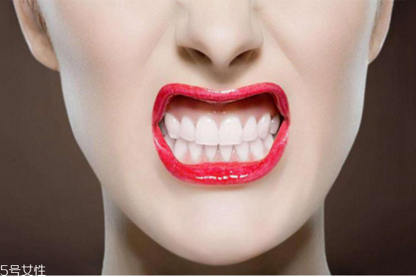 口紅霧面和鏡面的區(qū)別 口紅霧面與鏡面的適合人群 口紅霧面和鏡面的區(qū)別 口紅霧面與鏡面的適合人群