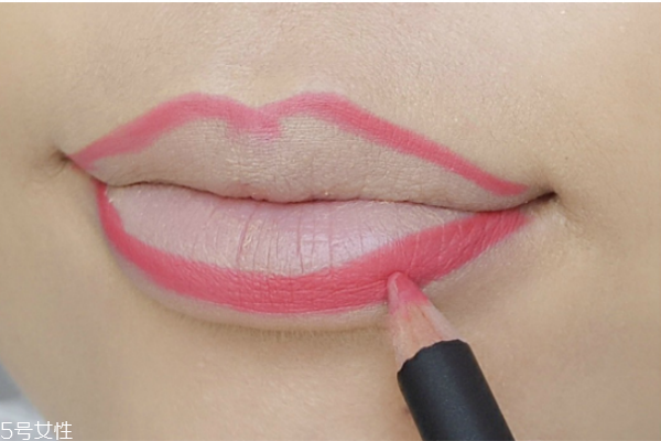 口紅霧面和鏡面的區(qū)別 口紅霧面與鏡面的適合人群 口紅霧面和鏡面的區(qū)別 口紅霧面與鏡面的適合人群