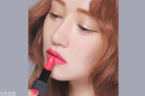口紅啞光是什么意思 口紅啞光和珠光的區(qū)別 口紅啞光是什么意思 口紅啞光和珠光的區(qū)別
