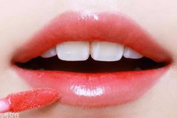 口紅啞光是什么意思 口紅啞光和珠光的區(qū)別 口紅啞光是什么意思 口紅啞光和珠光的區(qū)別