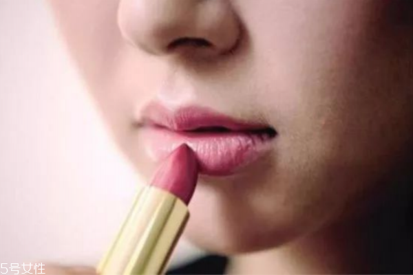 口紅啞光是什么意思 口紅啞光和珠光的區(qū)別 口紅啞光是什么意思 口紅啞光和珠光的區(qū)別