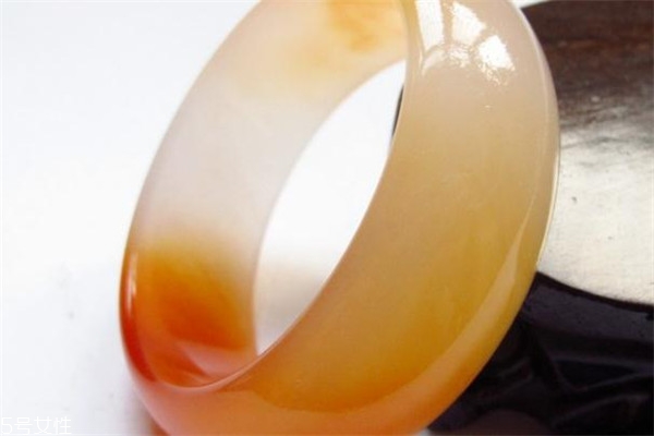 金絲玉手鐲真假鑒別 這些辦法很好用 金絲玉手鐲真假鑒別 這些辦法很好用