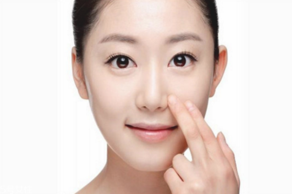 卸妝油能去黑頭嗎 卸妝油的作用 卸妝油能去黑頭嗎 卸妝油的作用