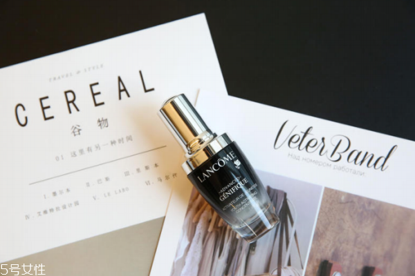 蘭蔻小黑瓶每次用多少 用2到3滴就可以涂抹全臉 蘭蔻小黑瓶每次用多少 用2到3滴就可以涂抹全臉