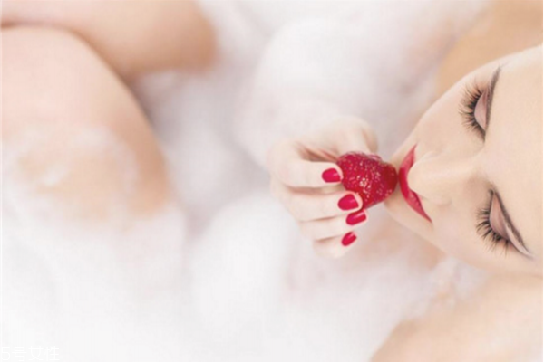 卸妝油能去黑頭嗎 卸妝油的作用 卸妝油能去黑頭嗎 卸妝油的作用