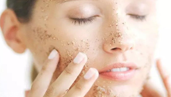 卸妝油能去黑頭嗎 卸妝油的作用 卸妝油能去黑頭嗎 卸妝油的作用