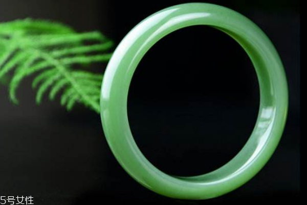 和田玉手鐲什么顏色好 這種顏色最貴 和田玉手鐲什么顏色好 這種顏色最貴