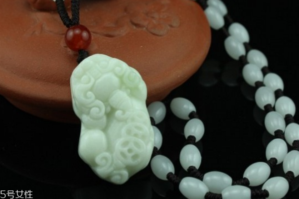 藍田玉吊墜價格 品質和雕刻都有影響 藍田玉吊墜價格 品質和雕刻都有影響